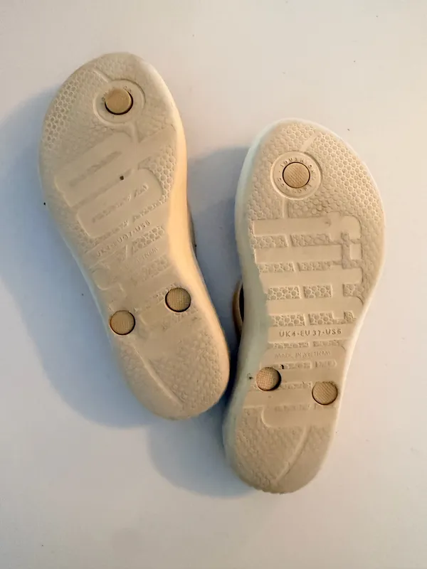 FitFlop | Iqushion Ergonomic Flip-Flops Sandals - Image 4