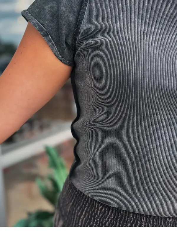 Easel charcoal gray ribbed short sleeve top Size Large - Image 10