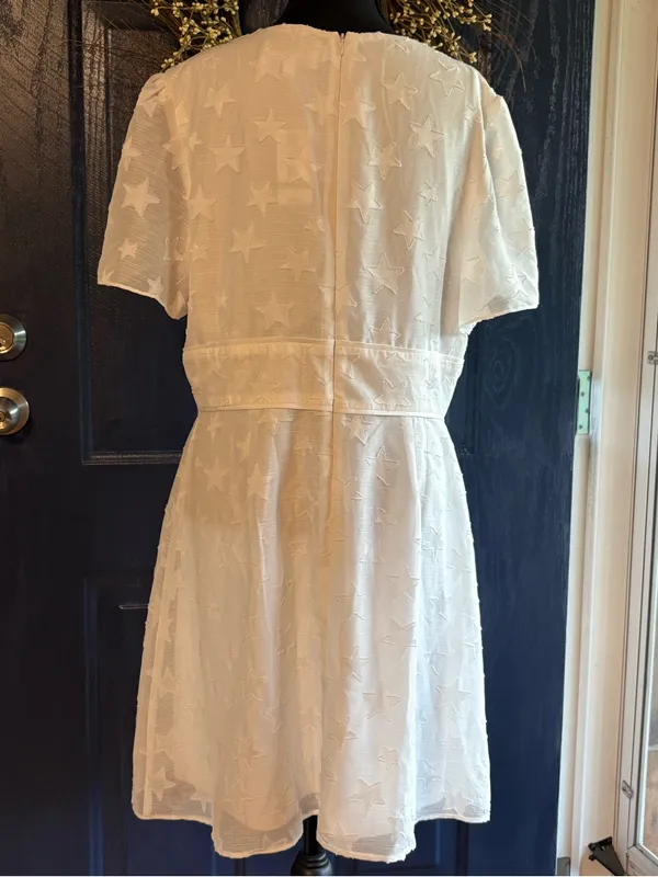 Nicole Miller Women's V-Neck Flutter Sleeve Star Print Ivory Sz. 16 NWT - Image 5