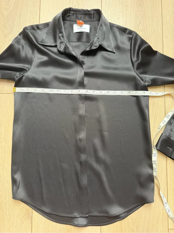 Aritzia Babaton Prospect Satin Shirt Black Button Down Blouse Size Small - Image 10