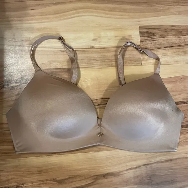 Victoria's Secret So Obsessed Smooth Wireless Push Up Bra - Image 3