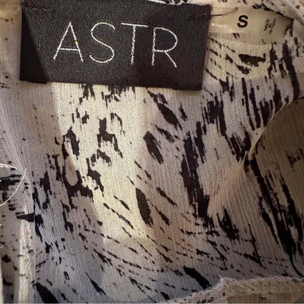 ASTR The Label Cream & Black Animal Print High Low‎ Shear Tunic Top Size S - Image 5