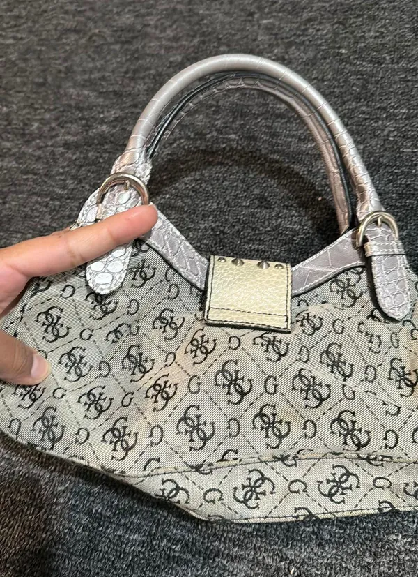 Guess Small Handbag - Image 3