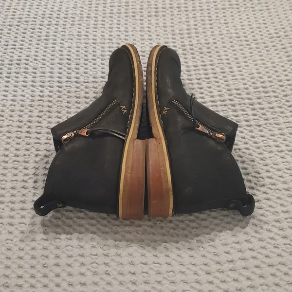 UGG Black Ankle Booties with Cozy Lining and Durable Sole (23) - Image 4