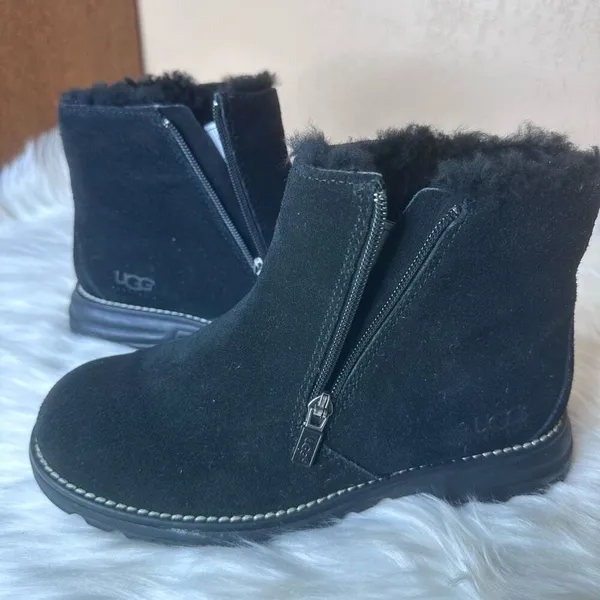 UGG #5431 Suede Shearling Lined Ankle Boots Size 7 - Image 9