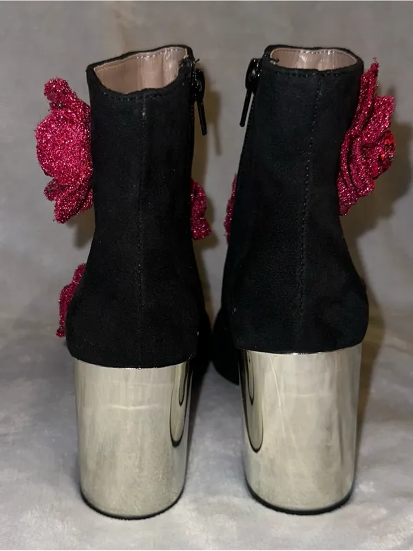 Betsey Johnson NWT Women Size 6 Finlee Black Suede Rose Metallic Ankle Boots - Image 5