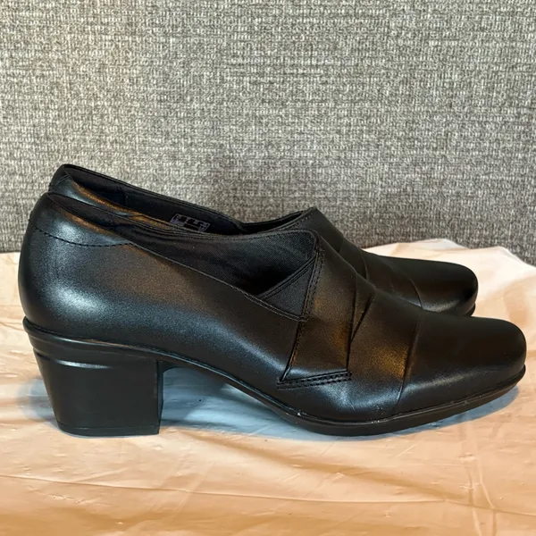 Clarks Emslie Warbler Black Leather Pumps Woman’s Sz 8 Office Shooties Comfort‎ - Image 4