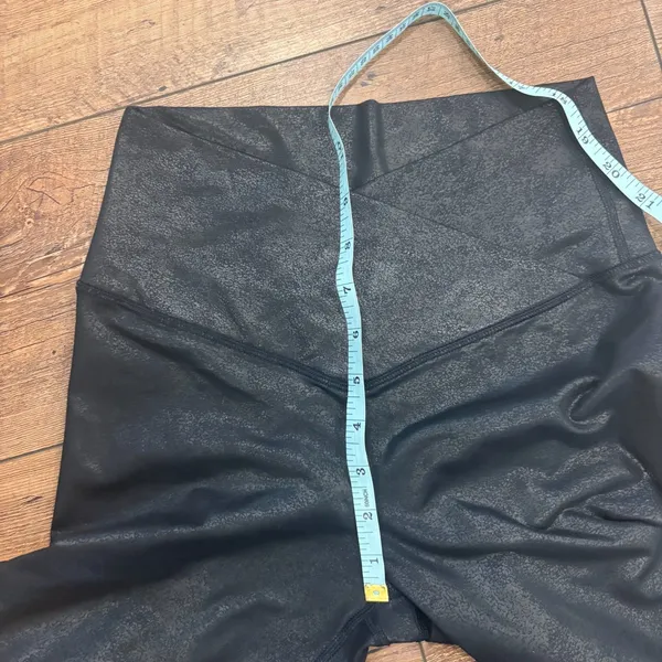 Offline by Aerie The Hugger Crossover High Waisted Crackle Legging Black Size M - Image 8