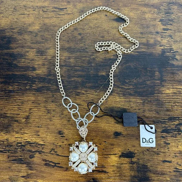 Dolce & Gabbana D&G Gold Tone Pearl Flower Rhinestone Pendant Chain Necklace New - Image 2
