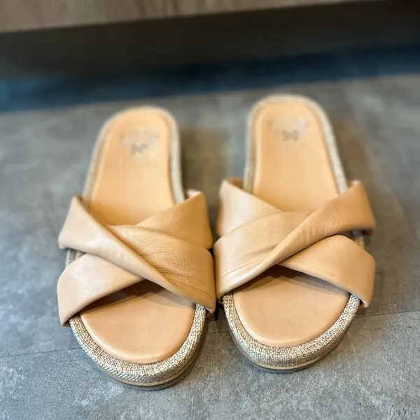 Vince Camuto Krissamel Platform Sandals Beige NEW - Image 3