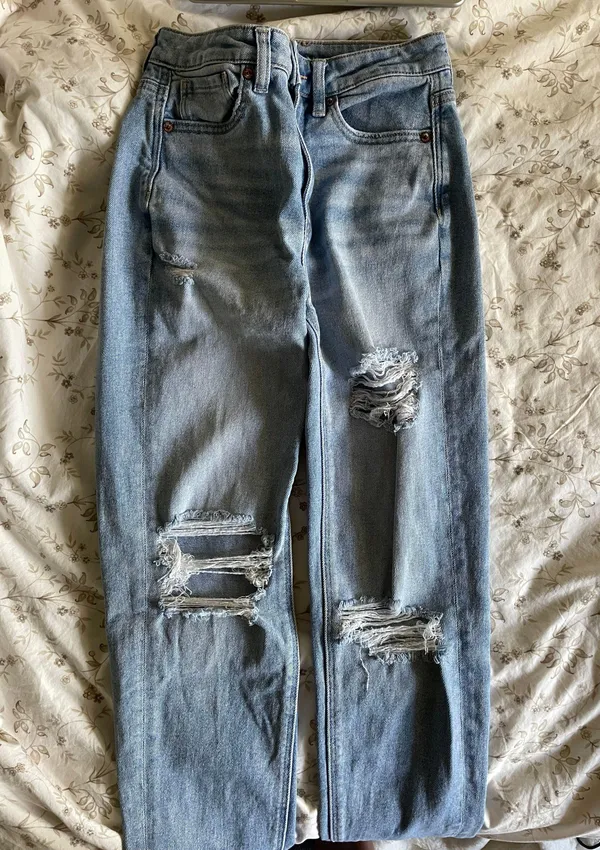 American Eagle Ripped Light Wash Mom Jeans - Image 4