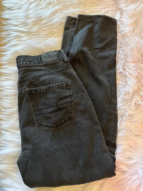 American Eagle Mom Jeans - Image 2