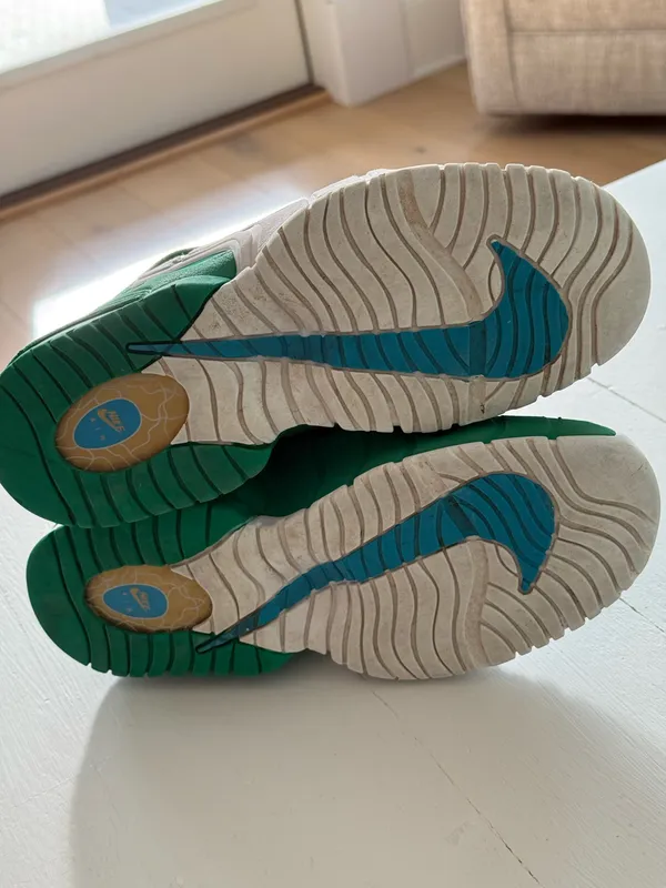 Nike Air Tennis Shoes size 6 youth - Image 6