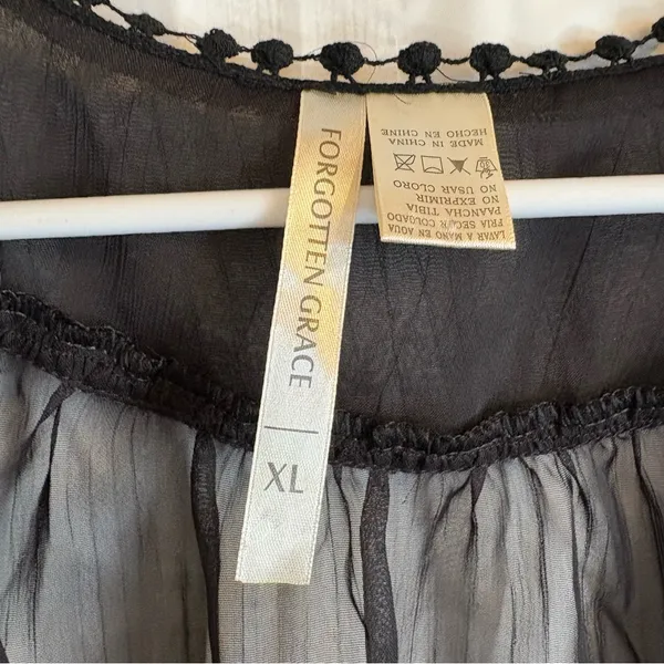 Forgotten Grace Black White‎ Cover Up Robe Sz XL Flowers Pom Pom Trim Resortwear - Image 3
