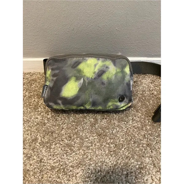 Lululemon everywhere belt bag hyper dye - Image 4