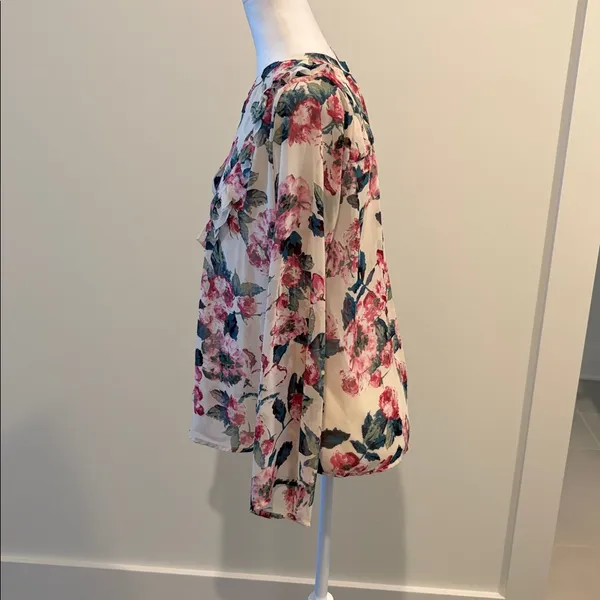 NWT Evereve Allison Joy Kristy Ruffle Top Sz M - Image 3