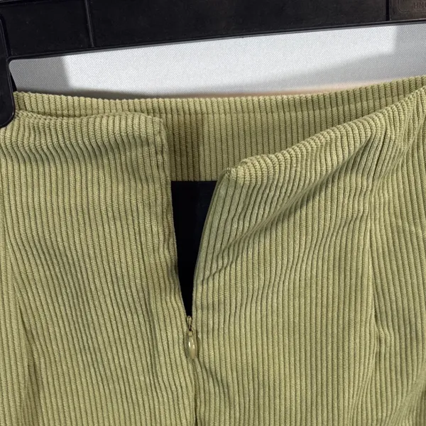 Halara Corduroy Olive Green Built in short Women's Medium NWT‎ Preppy Academia - Image 5