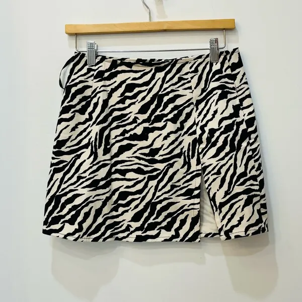 Motel Zebra Pelmet Skirt with slit size Small - Image 3