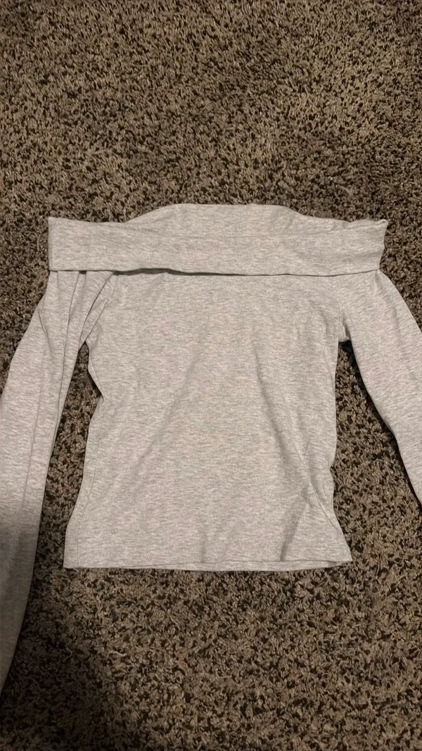 Stradivarius Off-The-Shoulder Long Sleeve - Image 2