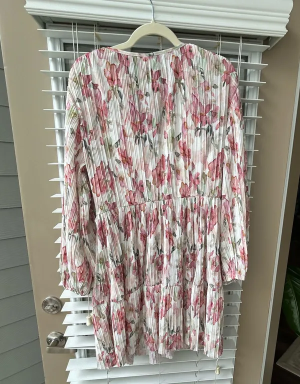 H&M Floral beautiful long sleeve deep v dress - Image 3