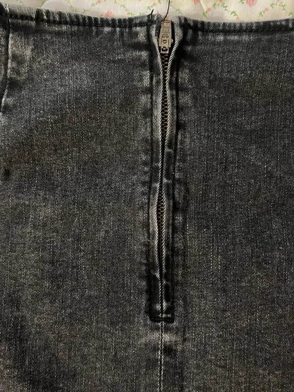 Gray denim mini skirt. - Image 8