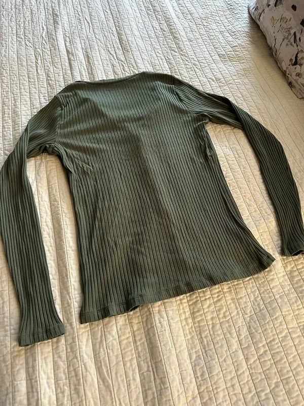 Abercrombie & Fitch Olive Green Ribbed Button-Front Long Sleeve Top - Image 4