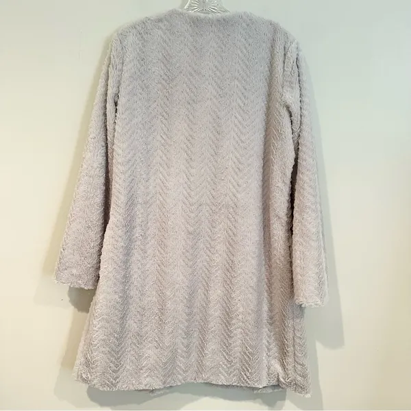 Fever Fuzzy‎ Faux Fur Coat Women's Medium Light Gray Button Neck Closure Lined - Image 7