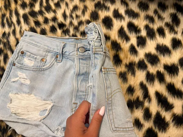 Vintage Levi’s Shorts - Image 3