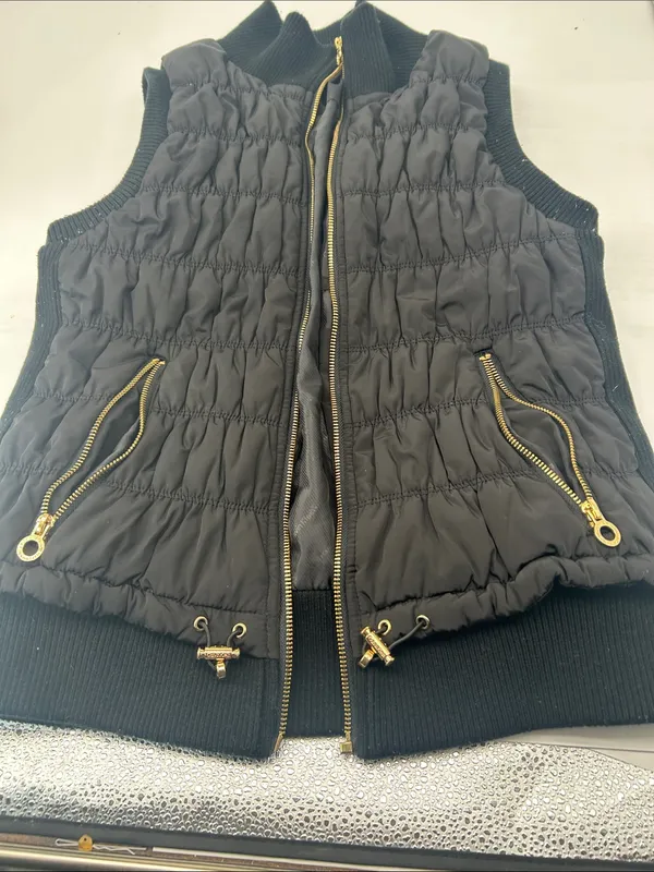 Calvin Klein Women’s Black Quilted Puffer Vest with Gold Accents bust bust 32 length 23 - Image 6