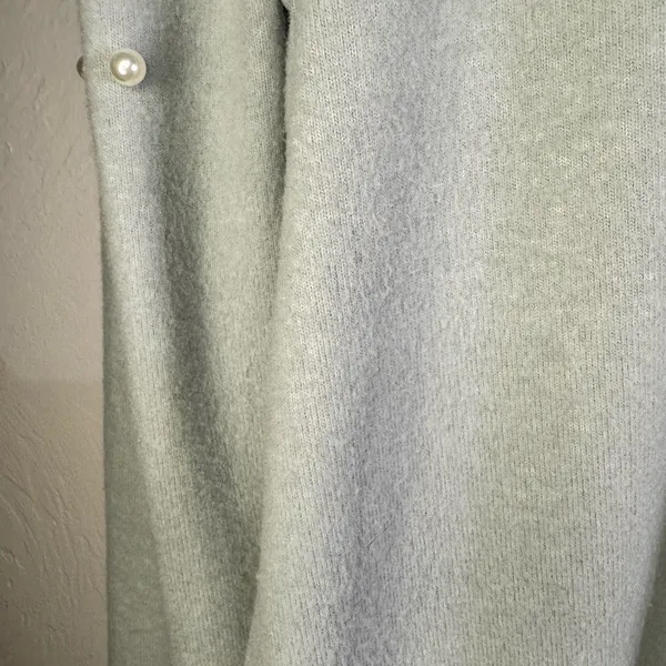 Cato Old Money Light Greenish Gray Knit‎ Top With Pearl Accents Size Large - Image 5