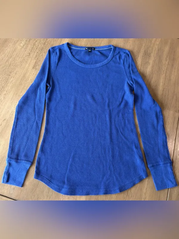 GAP Blue Scoop Neck Long Sleeve Waffle Knit Thermal Top Size Medium - Image 2