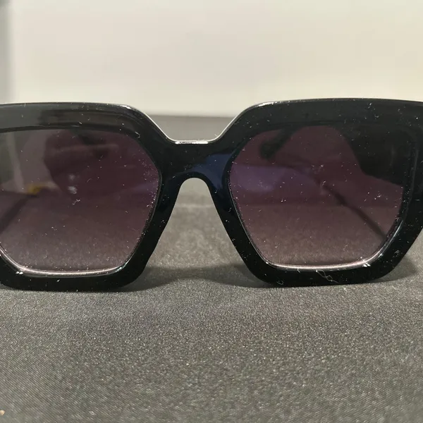 Black Square Sunglasses - Image 9
