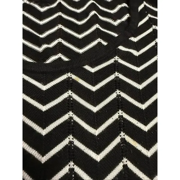 White House Black Market Sweater Womens Medium Multicolor Chevron Scoop Neck - Image 8