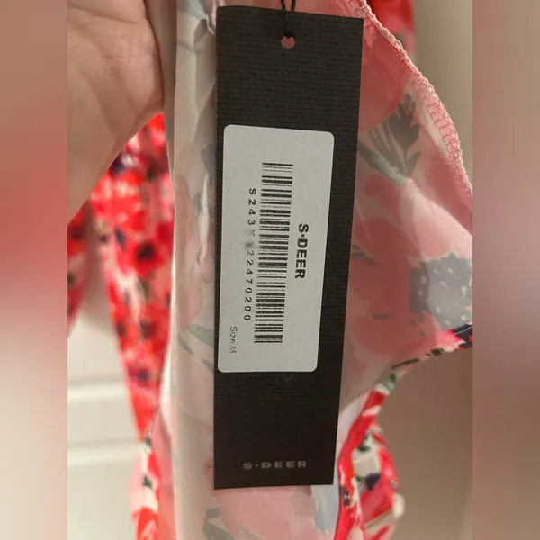 NWT Floral Red and Pink Women's Dress Size Medium - Image 4