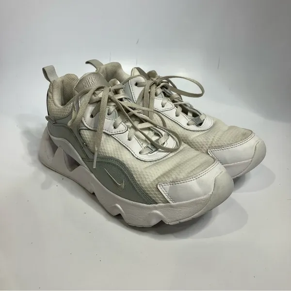 Nike‎ RYZ 365 white metallic sneakers size 9 - Image 3