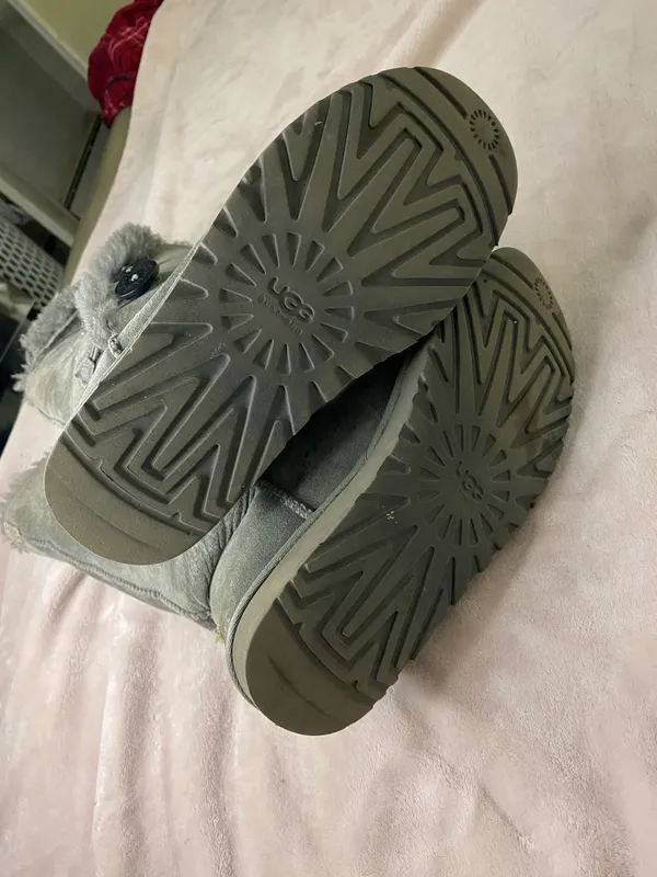 UGG BAILEY BUTTON TRIPLET GREY SUEDE TALL BOOTS women SIZE 8 - Image 6