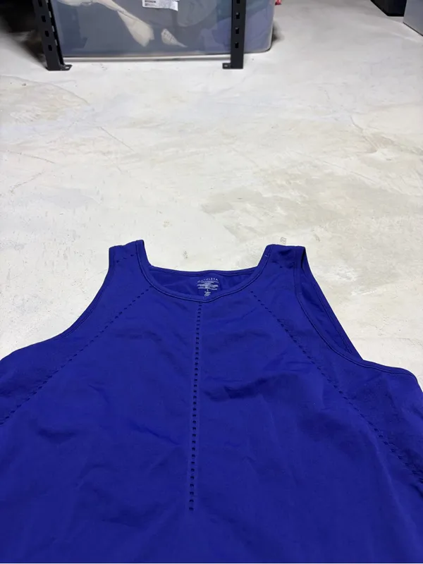Athleta Women’s Sleeveless workout Tank Top large - Image 5