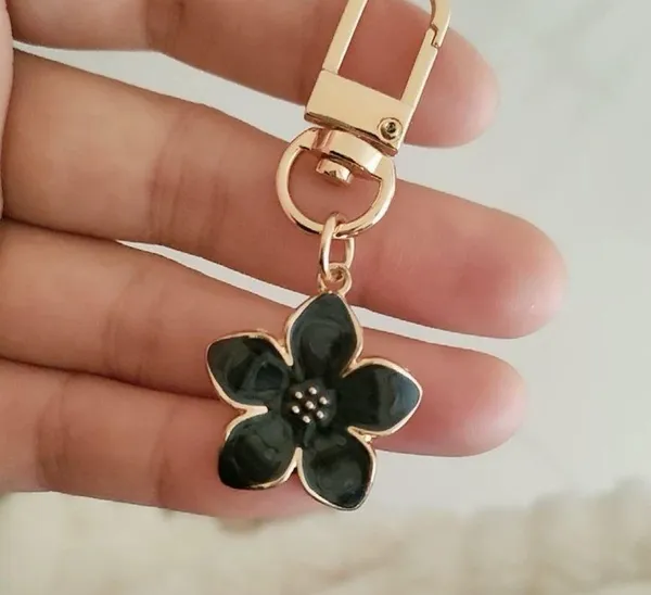 Daisy 1pc Flower Keychain Elegant Alloy Keyring Hanging Pendant Bag Char… - Image 4