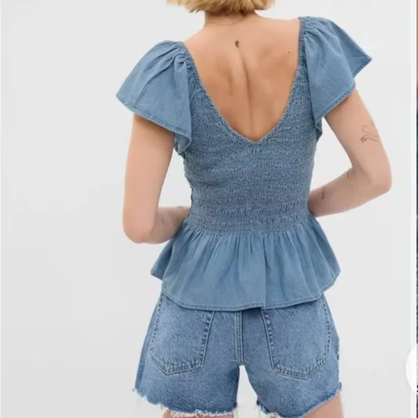 GAP Women’s Denim Smocked V Neck Ruffle Sleeve Top Size Medium - Image 2