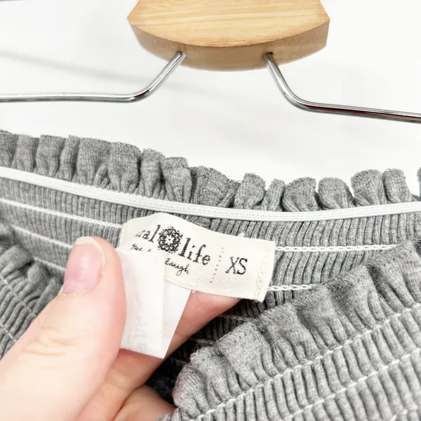 Natural Life Womens Smocked Waist Shorts Gray Ruffle Trim Daisy Charm‎ Size XS - Image 7