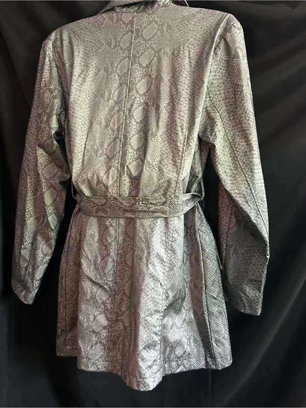 Colebrook & CO. Women’s Metallic Gray Snake-Print Lightweight Trench Coat MD - Image 9