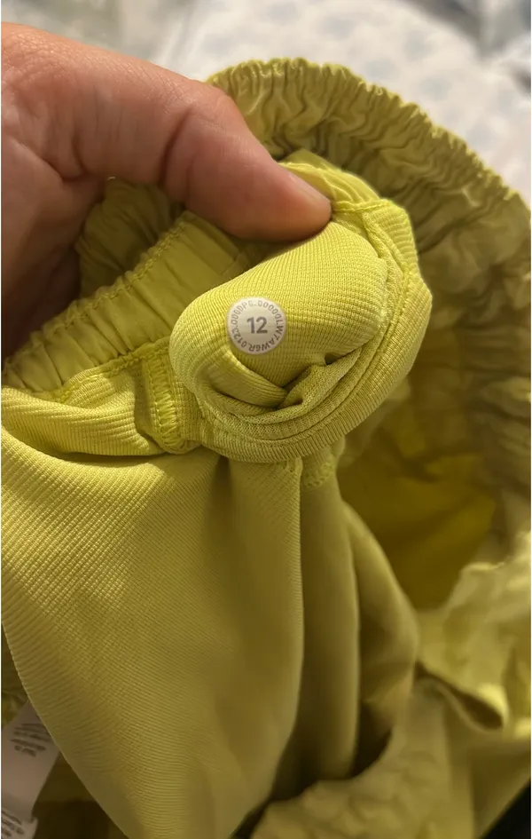 Lululemon Hotty Hot 2.5" - Image 4