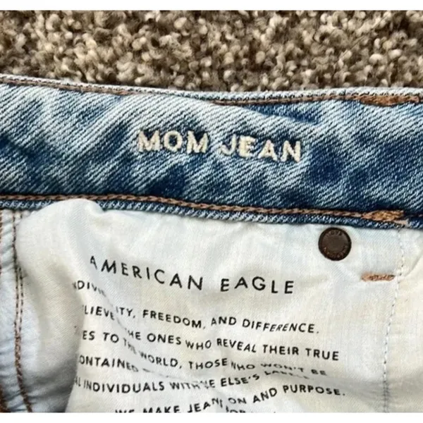 American Eagle Mom Jeans Women's 4 High Rise Distressed Stretch Denim Blue - Image 4