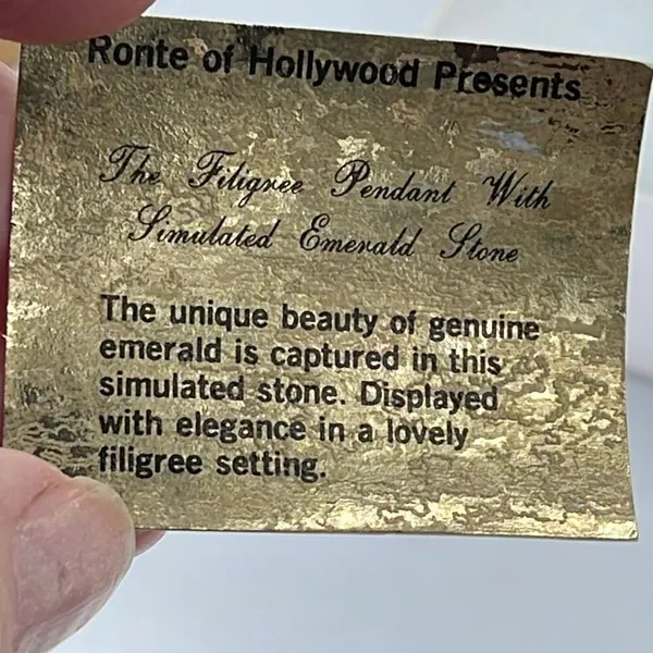 Vintage Ronte of Hollywood simulated Emerald pendant necklace goldtone metal - Image 3