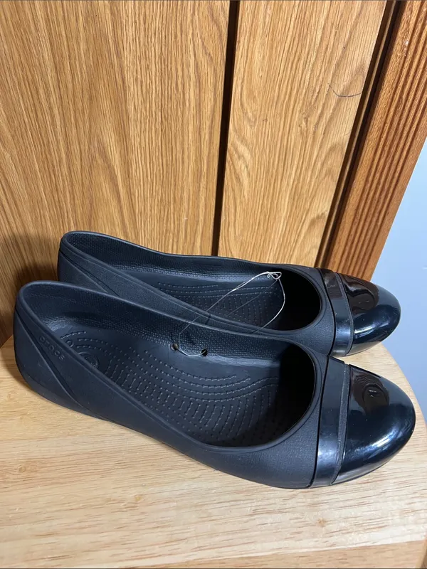 CROCS Black Gloss Cap-Toe Women's Flats - Image 2