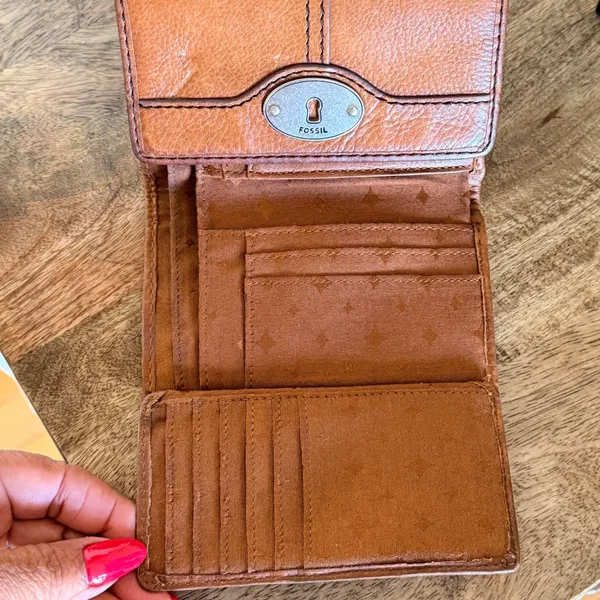 Vintage Fossil Cognac Brown Leather Trifold Wallet‎ Keyhole Snap Y2K Boho Rustic - Image 2