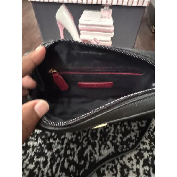Tommy Hilfiger Black Crossbody Bag with Gold Logo - Image 3