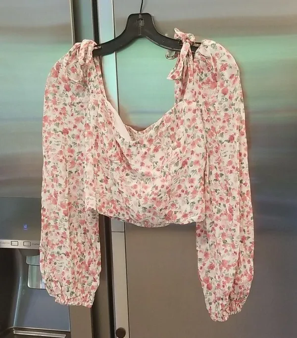 💕ASTR THE LABEL💕 Floral Tie Shoulder Long Sleeve Top ~ Pink Floral Print M NWT - Image 10