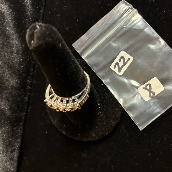 Elegant Silver tone ring size 8 - Image 2