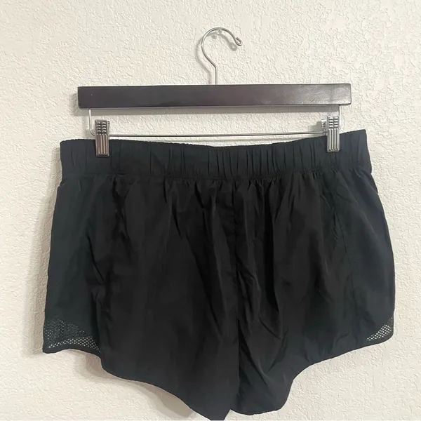 Aerie Offline Womens Shorts Athletic Black Mixed Media Pockets Size Large - Image 2
